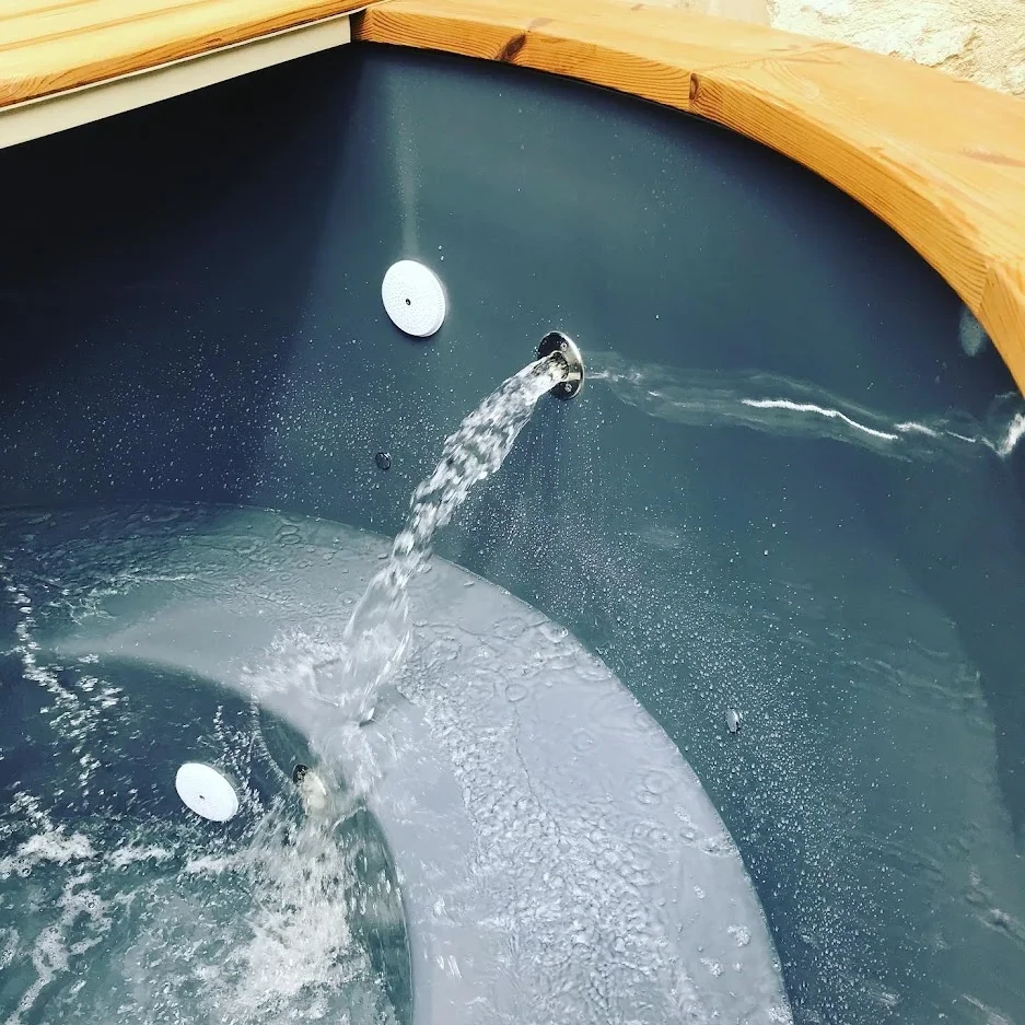 Taking care of the hot tub in summer: How to keep the water clear and enjoyable for as long as possible?