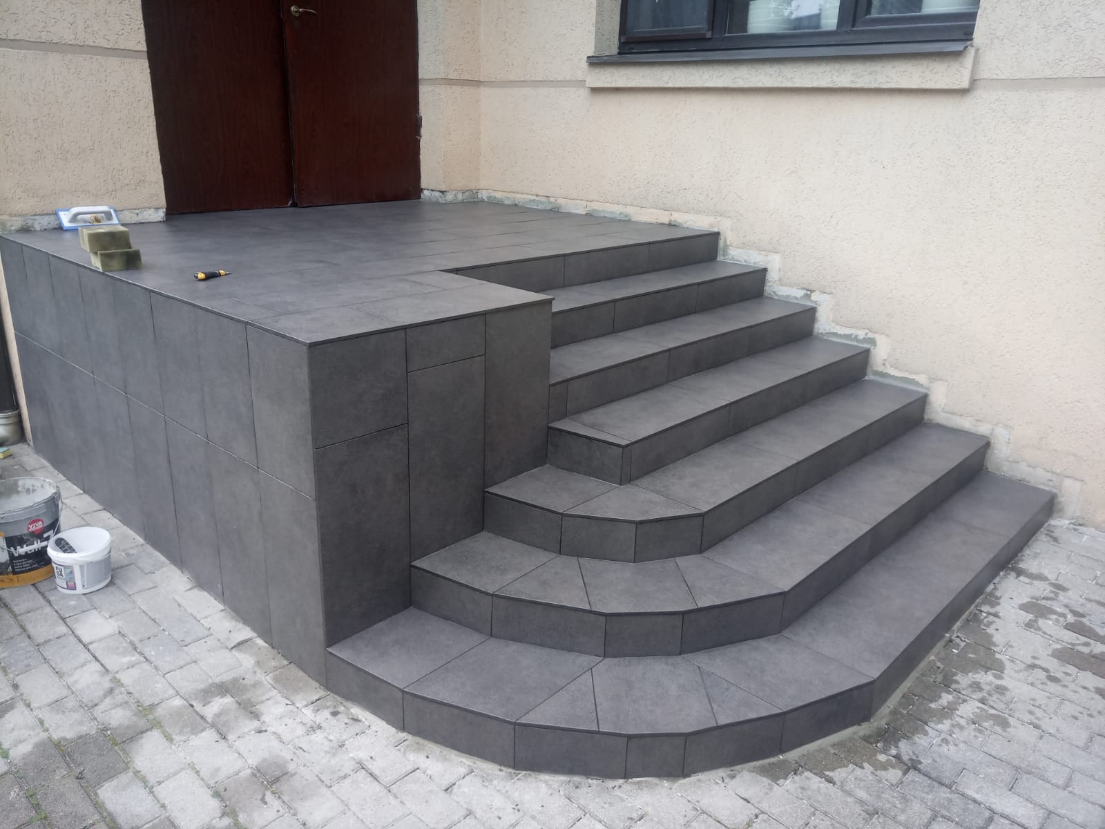 Flīzēšanas darbi izglītības iestādē: Kvalitāte, kas kalpos gadiem